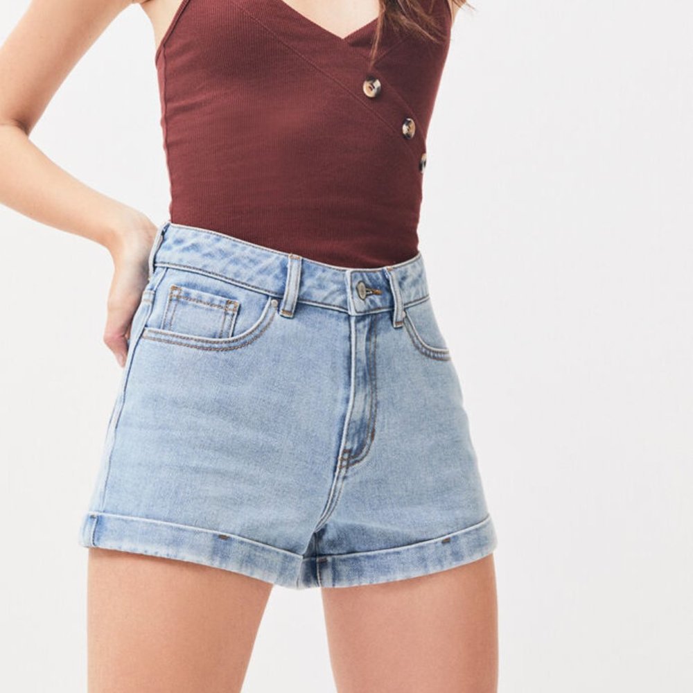New PacSun Mom Short Size 28